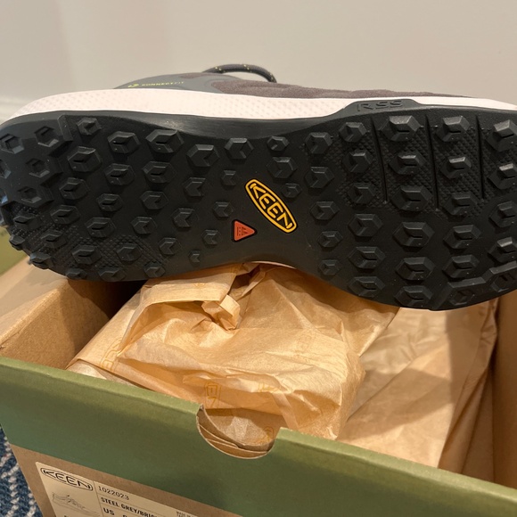 Keen waterproof sneakers New in Box - Picture 2 of 7